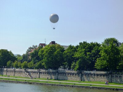Fly balloons float