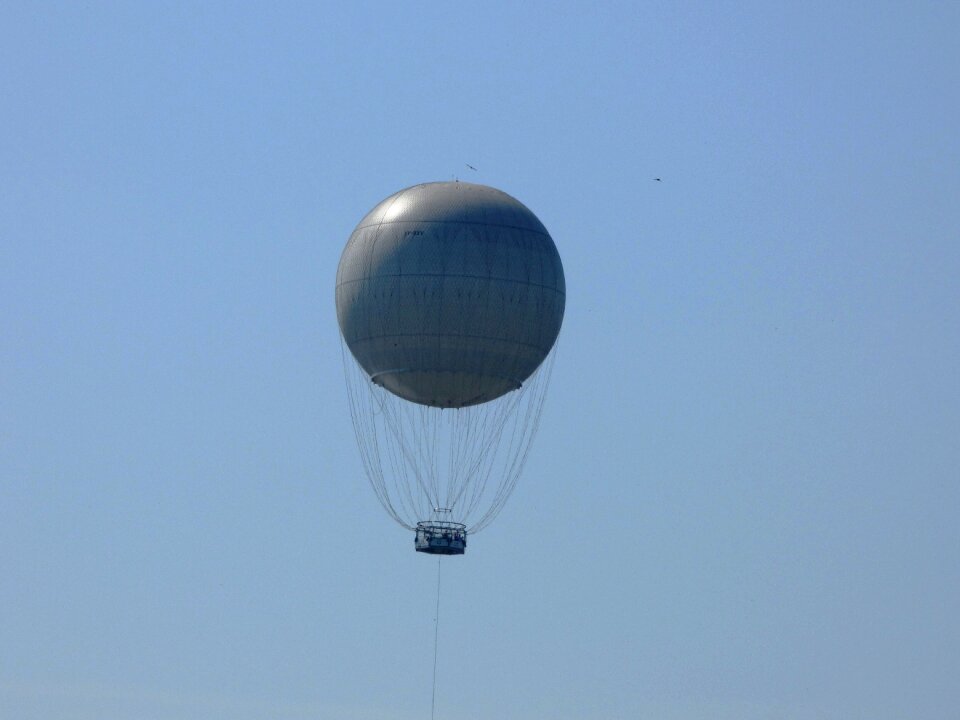 Fly balloons float