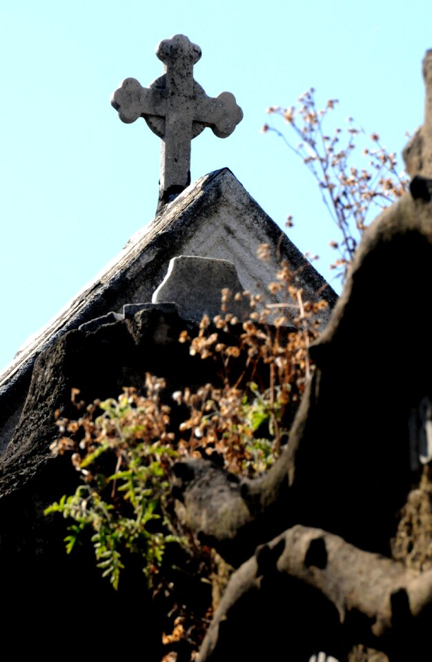 Cross building