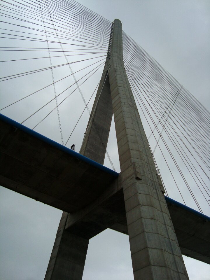 Bridge pillar suspension bridge