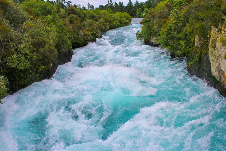 New zealand north island lake taupo