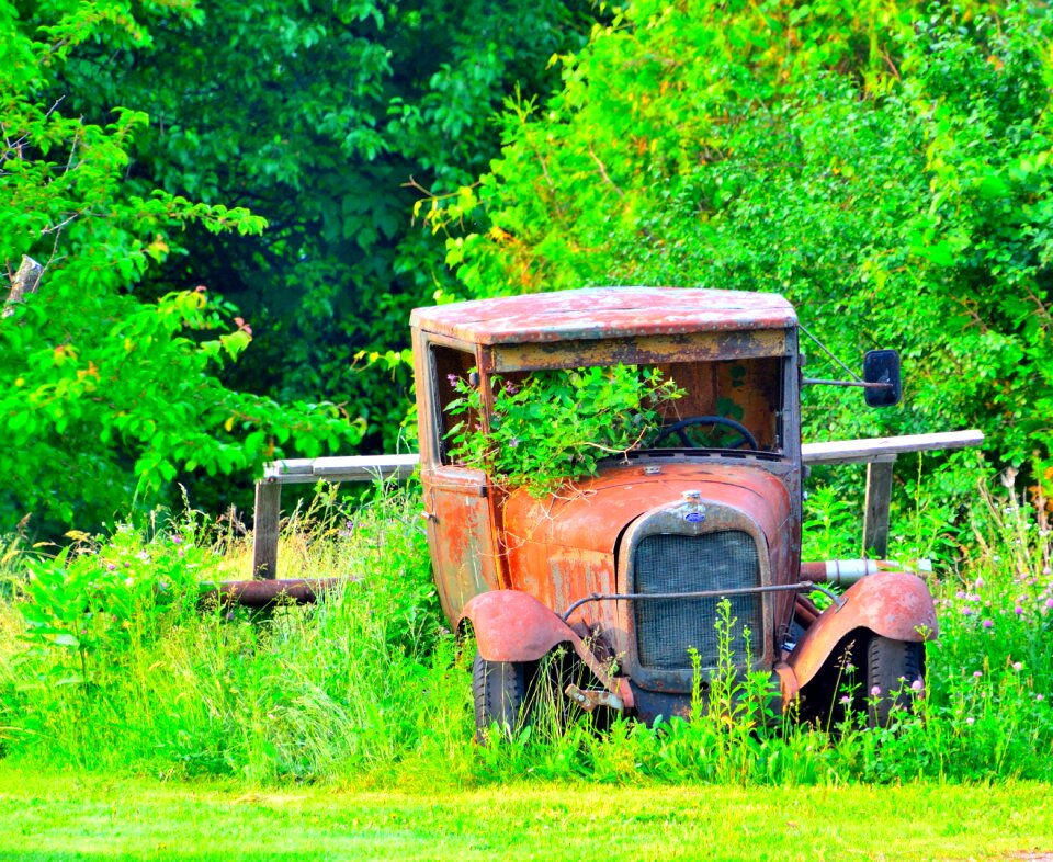 Rust broken green car