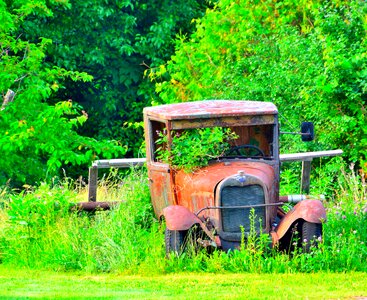 Rust broken green car