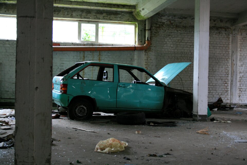 Broken automotive automobile