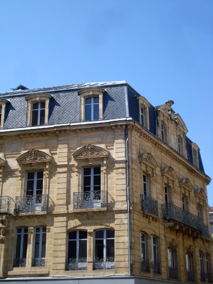 Bourgeois windows pierre
