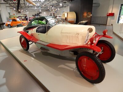 Historic vehicle auto racing