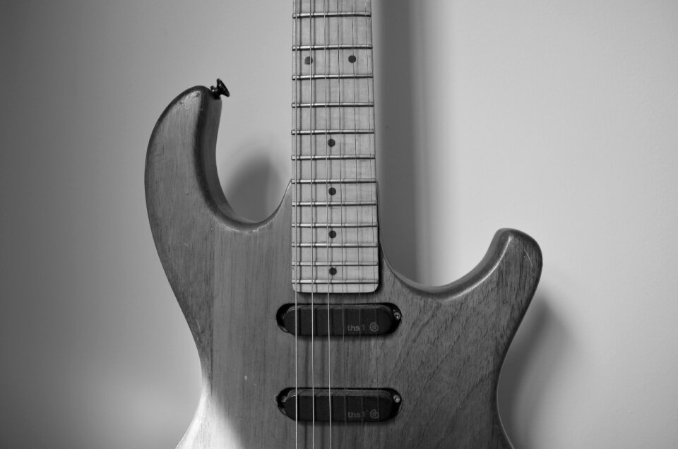 Old guitar string sound
