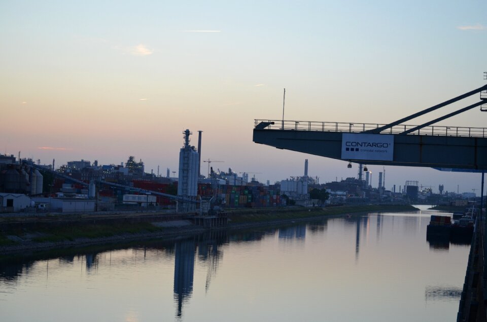 River bridge industry