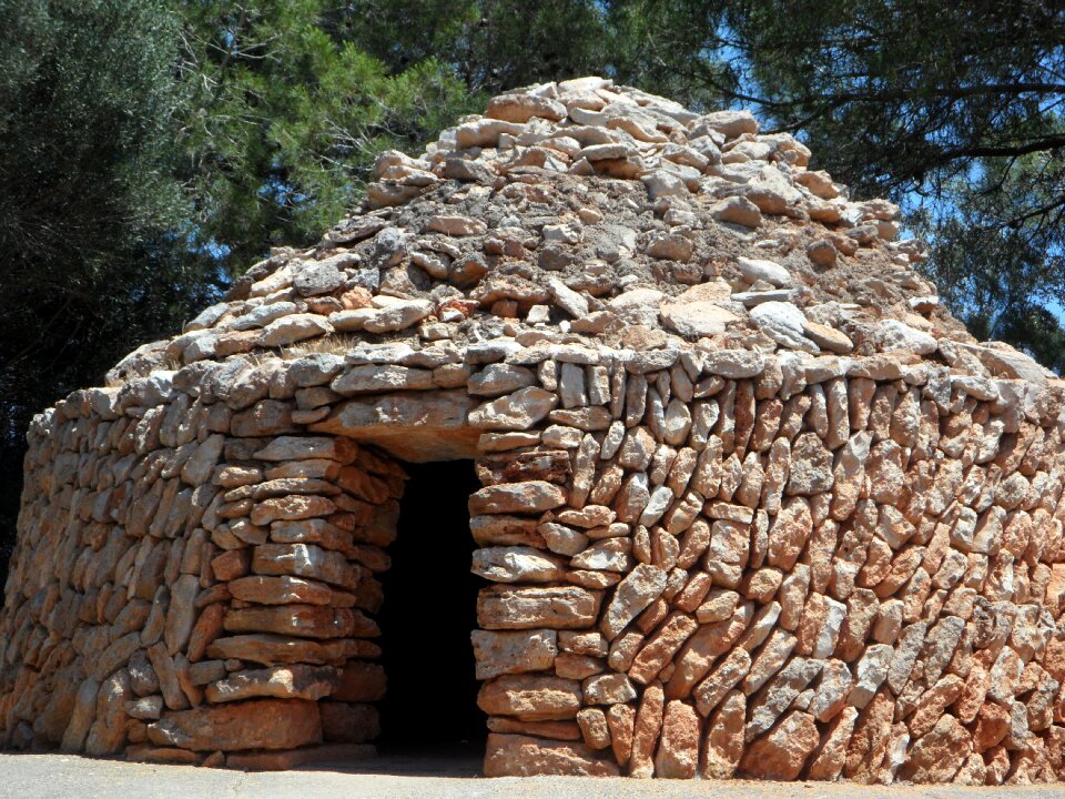 Stone wall round piled up