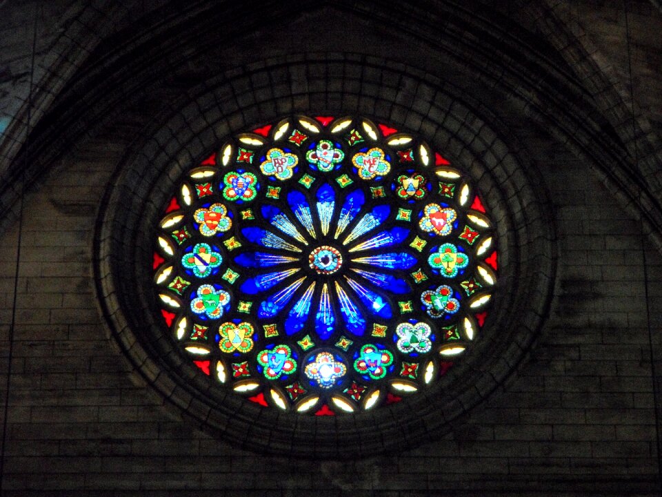 Color pattern glass window