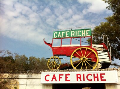 Cafe dare street sign