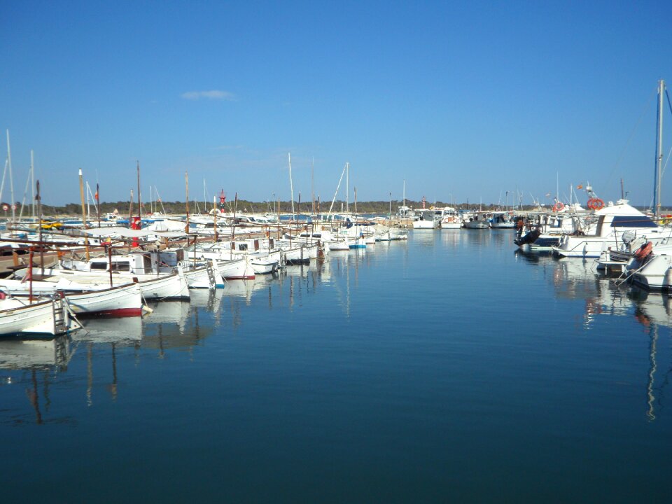 Port boats sailing boats