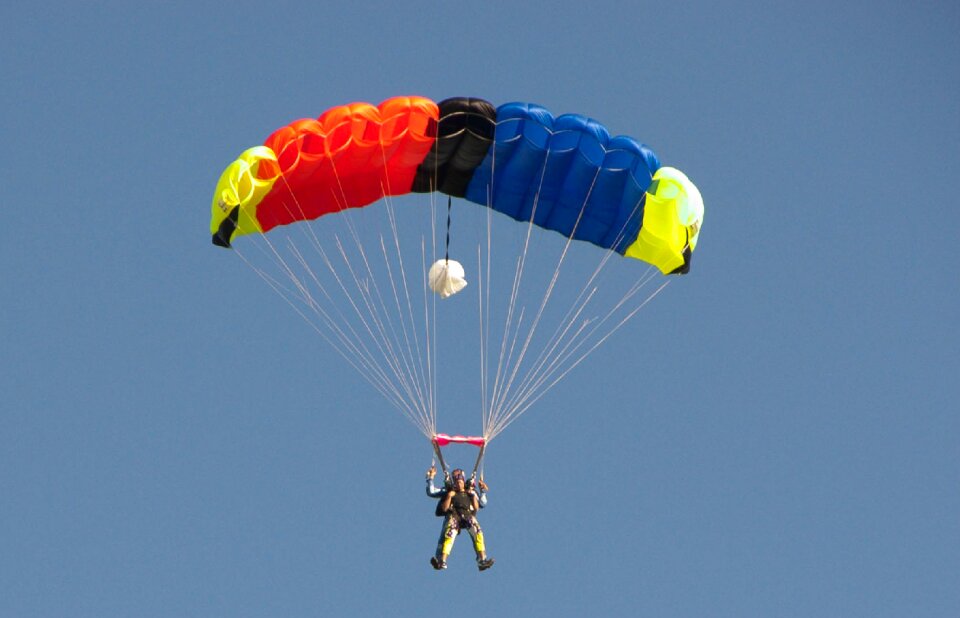 Parachuting extreme skydive
