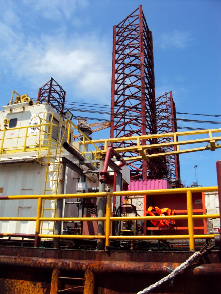 Platform drilling travel