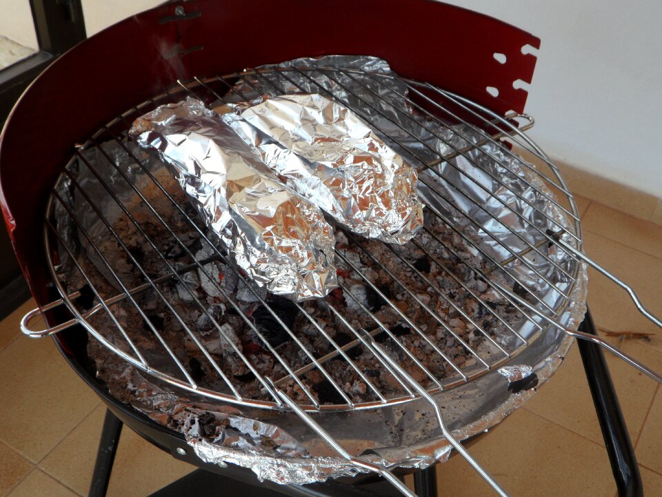 Aluminum foil packed grilling fish