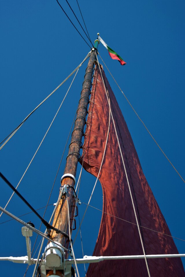 Mast rigging old thames barge