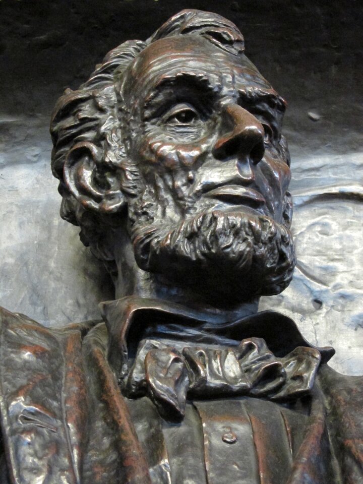 Sculpture president war