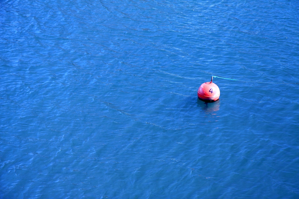 Navigation ocean red
