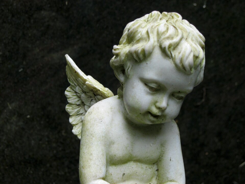 Memorial tombstone statue