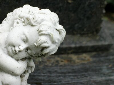 Memorial statue mourning
