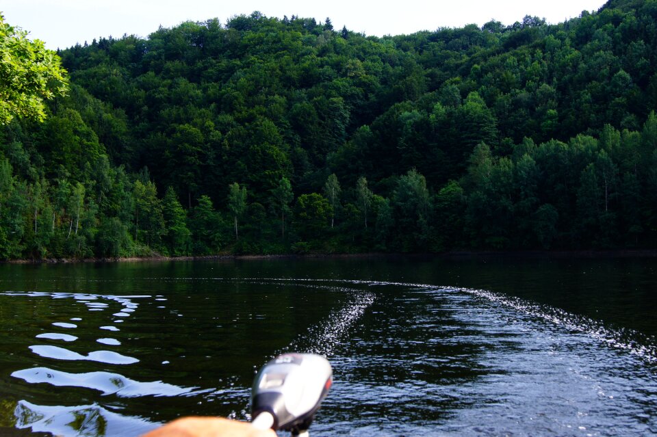 Electric boat reservoir wave