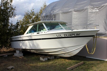 White boating vessel