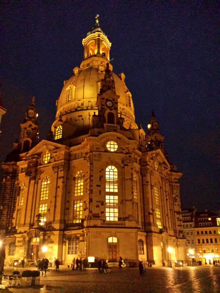 Building night saxony