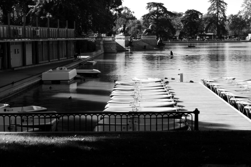 Country house boats lake