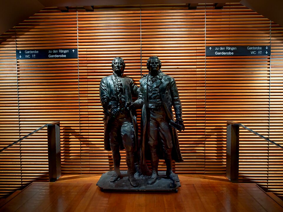 Theatre square monument double statue