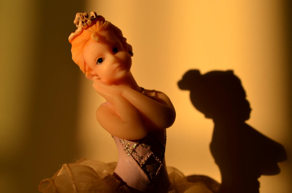 Statue shadow