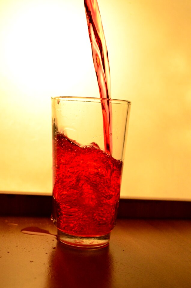 Glass splash pouring