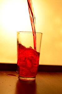 Glass splash pouring