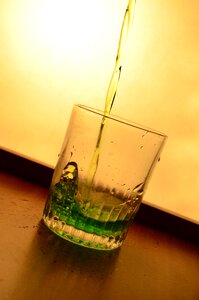 Glass splash pouring