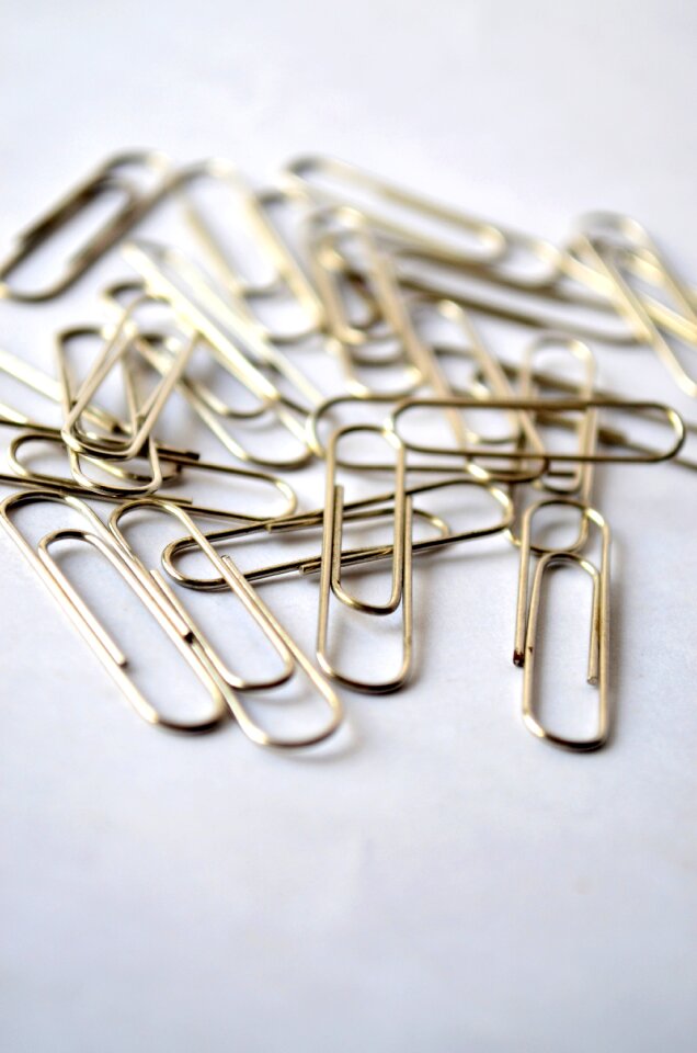 Stationery metal fastener