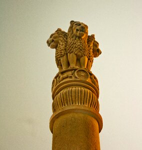 Statue pillar