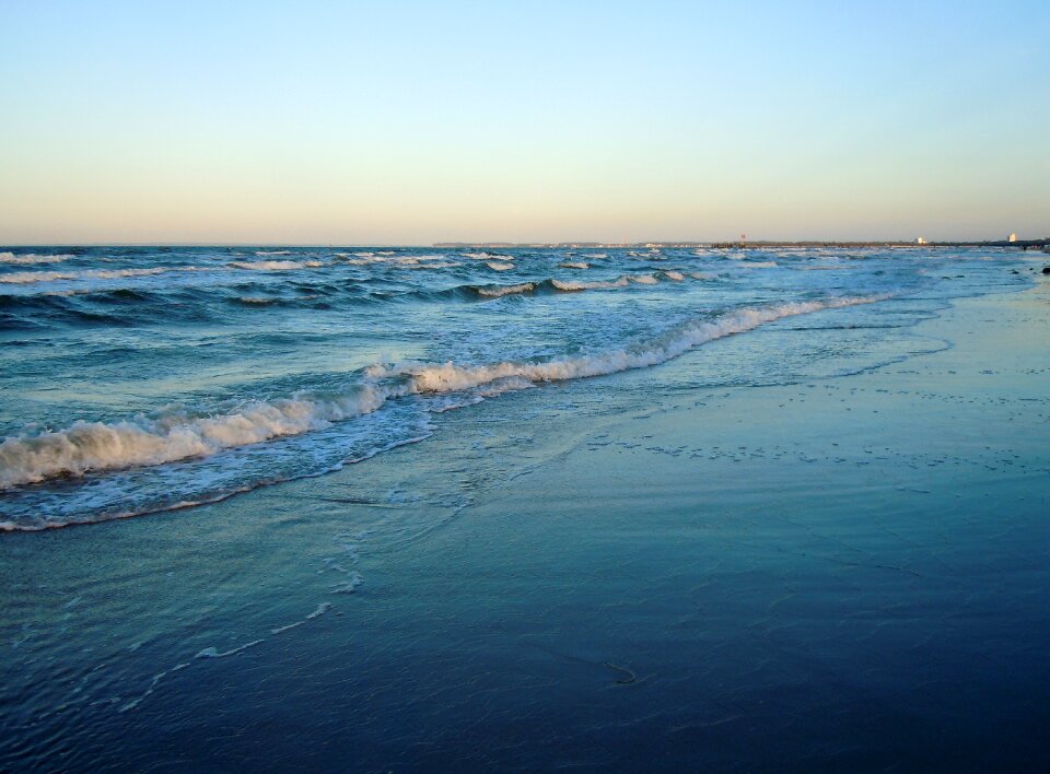 Sea horizon wave photo