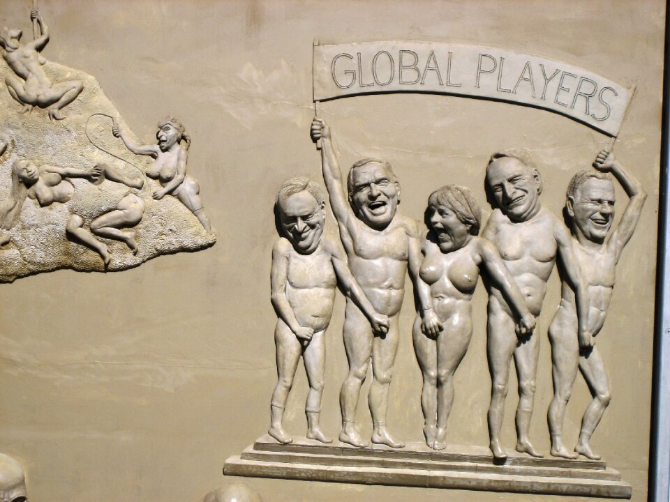 Steering artists global player