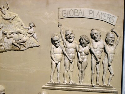 Steering artists global player
