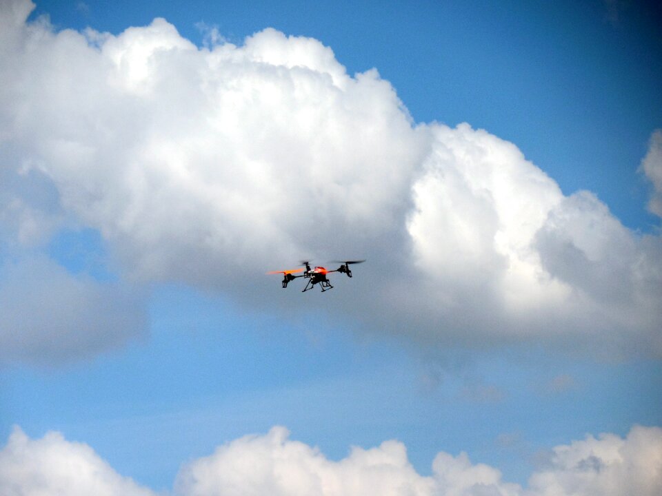 Flying modelling quadricopter