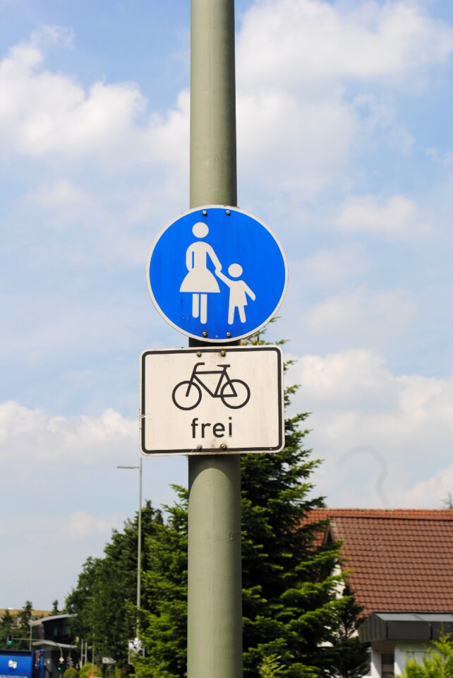 Walk pedestrian street sign