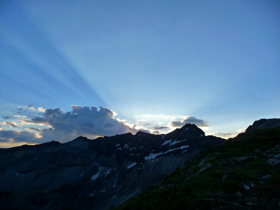 Pyrénées mountain sun rise