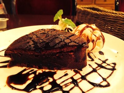Gateau chocolat cake maid cafe