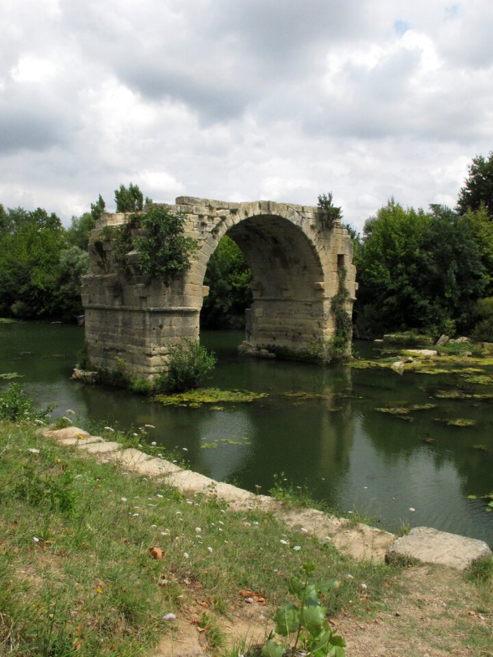 Bridge vestige ruin