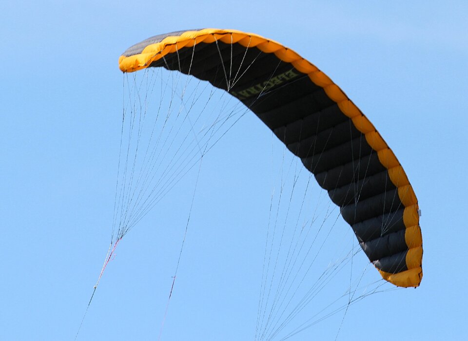 Flying windscreen steering kite sailing