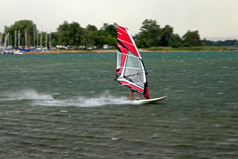 Surfer speed surfing