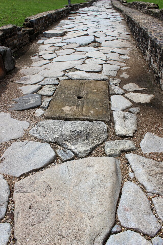 Sewer roadway vestige