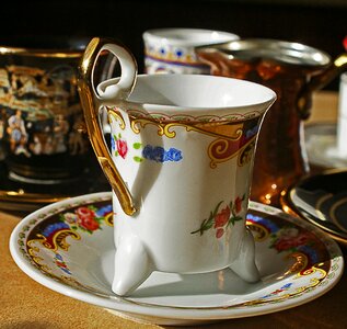 Types of ceramics table damage to the cup