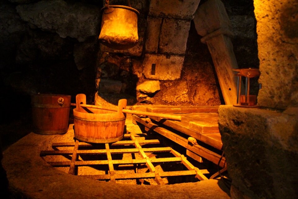 Masonry castle well bucket