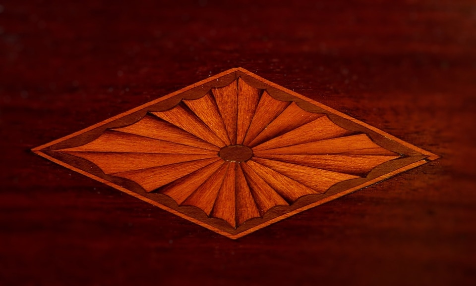 Inlaid wood veneer pattern