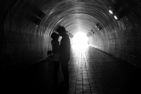 Kiss backlight tunnel